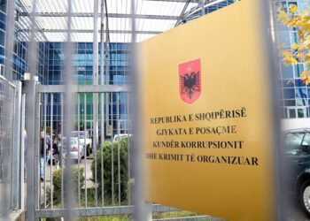 VIDEO/ “Narkotrafiku dhe hetimi pasuror”, ambasadori britanik dy orë takim me prokurorët e SPAK