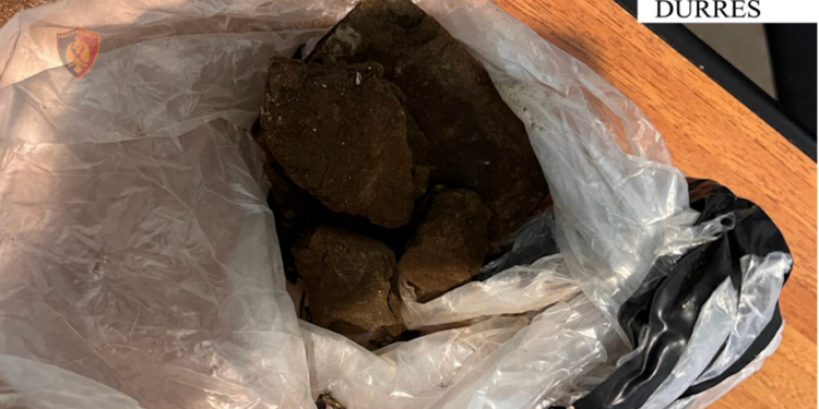 EMRAT/ Kanabis në trajtë çokollate e kokainë, katër të arrestuar në Durrës