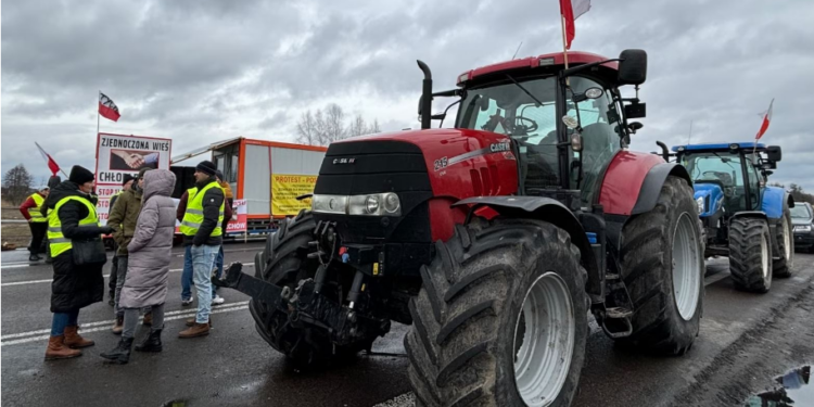 Fermerët polakë paralajmërojnë bllokimin e një pikëkalimi kyç me Gjermaninë