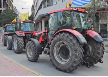 Mbërrijnë traktorët e parë në rrugët e Athinës, priten protesta masive kundër qeverisë
