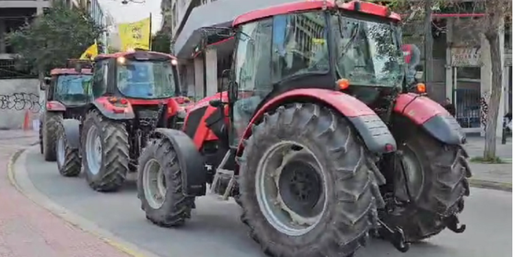Mbërrijnë traktorët e parë në rrugët e Athinës, priten protesta masive kundër qeverisë