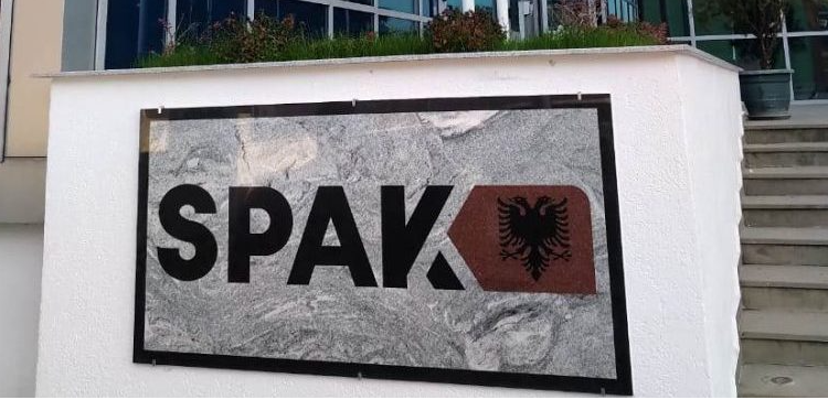 FOTO/ Gardisti i Burrelit i jep tenderin e naftës 98 milion lek pa garë kompanisë “Ruçi”. SPAK nis hetimet