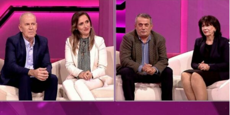 Emocionuese: Familja nga Kosova bashkohet me atë nga Shqipëria ku u strehuan në kohë të luftës