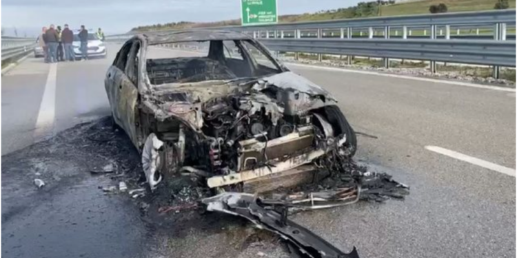 Shkrumbohet automjeti në Elbasan, shpëton shoferi