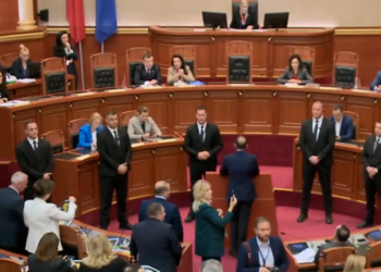 Nis seanca plenare, sërish tensione në Kuvend