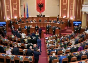 Seancë rekord, mazhoranca miraton për 7 minuta të gjitha projektligjet