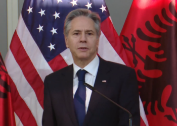 Blinken nga Piramida: Mirëpritje e ngrohtë në vendin e Shqiponjave, moment i rëndësishëm