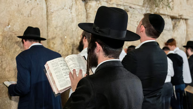 Ultra ortodoksët izraelitë refuzojnë luftën, ky është një problem i madh për Netanyahun