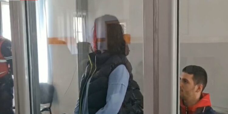 Flasin tre fëmijët në gjyq: Si e vramë dhe groposëm babanë