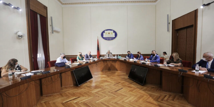 Do të mbahej sot, shtyhet për nesër mbledhja e Konferencës së Kryetarëve