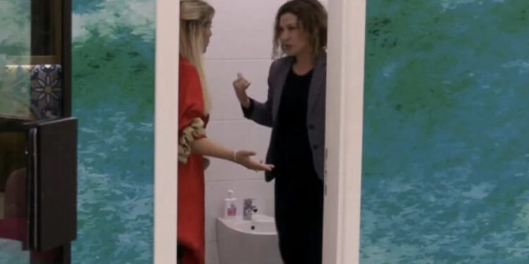 DEBATI / Ilnisa në tualet, Egla hyn brenda! A do të penalizohen?!