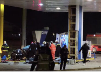 Aksident i rëndë në Durrës/ Makina me shpejtësi të lartë përplaset me karburantin, 3 persona në gjendje kritike