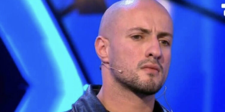 FOTO/ Krist Dragot ‘djeg’ rrjetin dhe poston foton e nxehtë me të dashurën