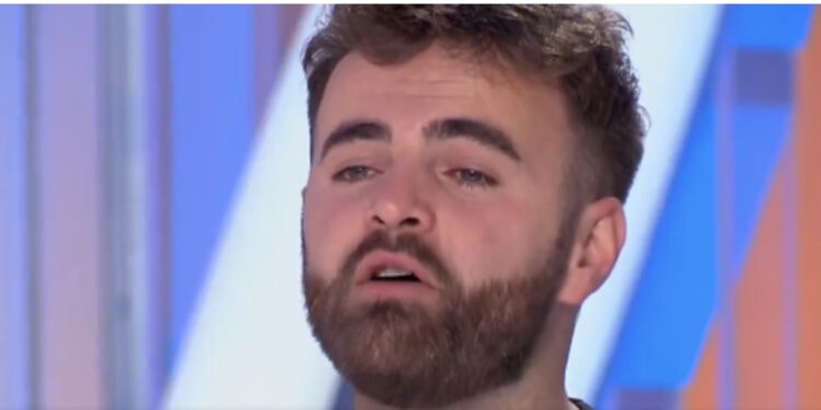 ‘Oj Kosovë, oj nëna ime’, shqiptari shkëlqen në American Idol dhe prek jurinë me historinë e tij