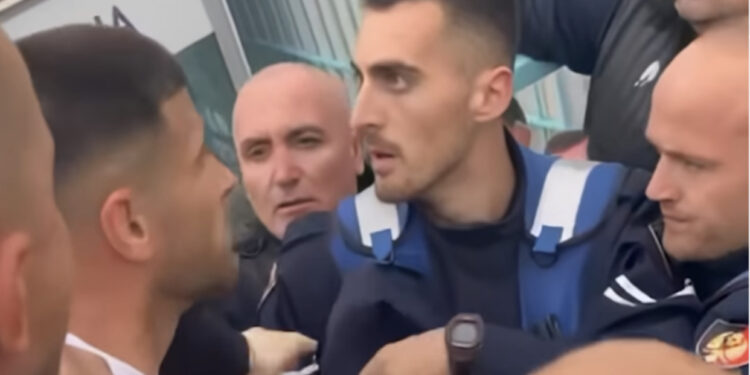 VIDEO/ Ndeshja Kastrioti-Elbasani, pamjet e sherrit, momenti kur tifozët përplasen me policinë