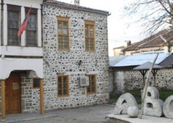 Sot 7 marsi, Dita e Mësuesit! 137 vite më parë u hap Mësonjëtorja e Parë Shqipe