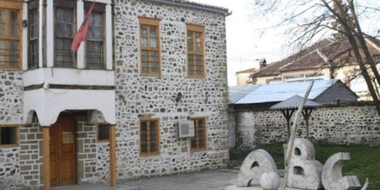 Sot 7 marsi, Dita e Mësuesit! 137 vite më parë u hap Mësonjëtorja e Parë Shqipe