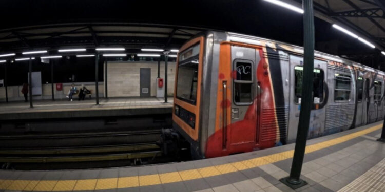 Çfarë po ndodh? Alarm për bombë në një stacion treni në Greqi