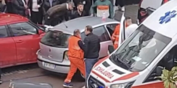 Aksident në qendër të Elbasanit, një i plagosur përfundon me fraktura në spital