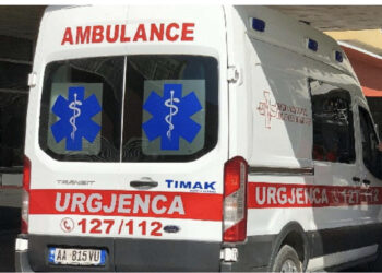 E rëndë! Hidhet nga kati i tretë 54-vjeçarja në Berat