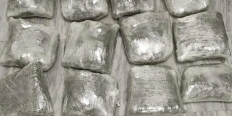 Fshihte në banesë 17 kg marijuanë, arrestohet shqiptari në Selanik