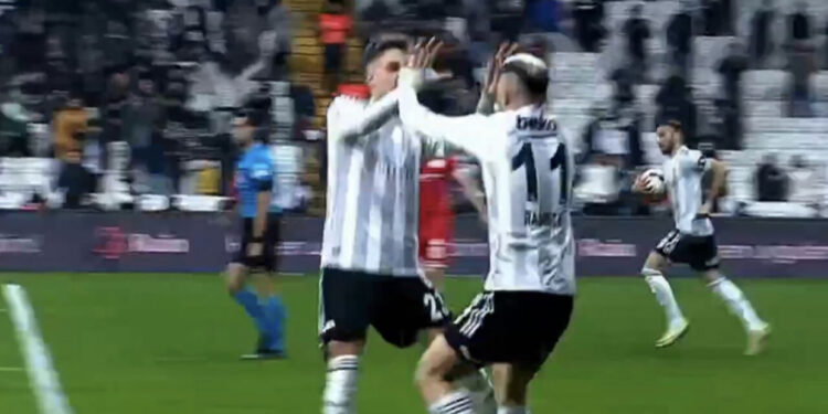 VIDEO/ Gol “shqiptar” nga Besiktas, asiston Rashica dhe Ernest Muçi dërgon topin në rrjetë