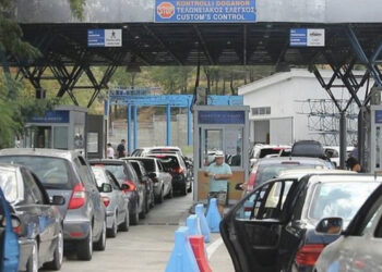 Bllokimi i pikave kufitare nga Greqia, Policia: Nuk do lejohen automjetet, autobusët dhe kamionët