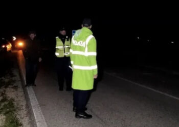 Aksident i rëndë në aksin Lushnjë-Berat! Makina përfundon në kanal