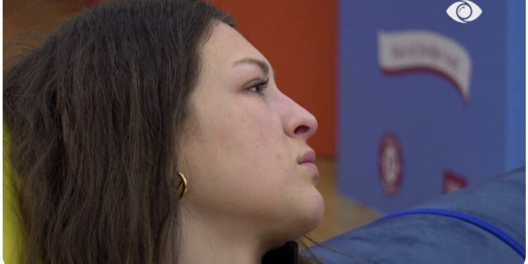 U përplas fizikisht me Sarën, Françeska rrëfen mes lotësh traumat: Më kanë mbyllur në banjo…