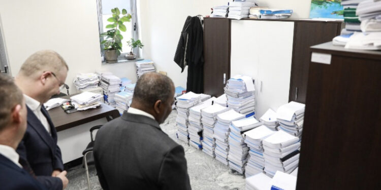 Dumani i tregon “malin” me dosje/ Zbardhet takimi i Dumanit me Ndihmës Sekretarin Amerikan, ja çfarë u fol