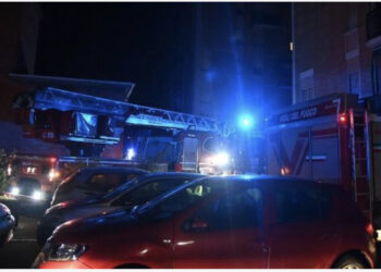 Tragjike në Itali/ Apartamenti përfshihet nga flakët, humb jetën nëna 32-vjeçare së bashku me tre fëmijët