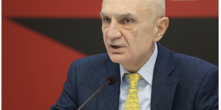 “Më anuluan fluturimin pa paralajmërim nga Air Albania”, Meta: Qeveria të marrë përgjegjësitë!