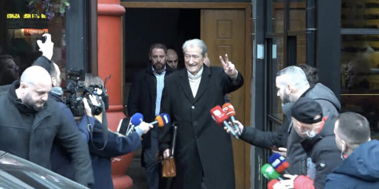 Shtyhet vendimi për Berishën, avokati: Duan t’i djegin mandatin