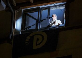 Berisha akuza të forta: Dumani me tre apartamente. Është i vetmi zyrtar që i pjell rroga apartamente, sepse fsheh të ardhurat dhe ryshfetet që merr