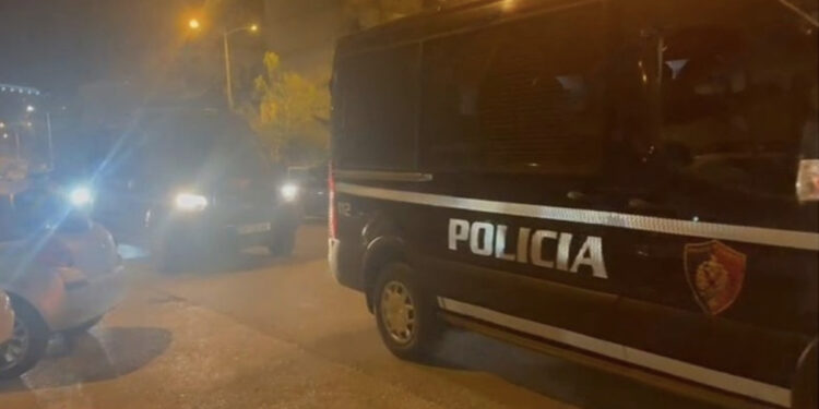 Çfarë po ndodh në Vlorë? Policia dhe FNSH rrethojnë qytetin, ka të arrestuar