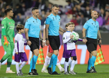 Liga e Konferencës/ Jorgji arbitron në finalen e parakohshme, formacionet zyrtare