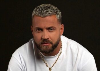 FOTO/ Luiz Ejlli bën ndryshimin drastik në pamje, ja çfarë ngjyre i ka lyer flokët