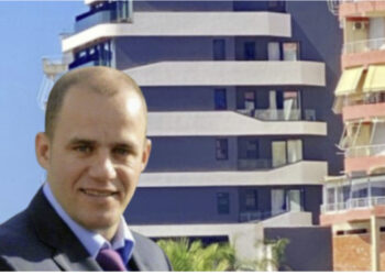 Burg pa afat drejtorit që bëri hotelin 7 kate pa leje buzë detit