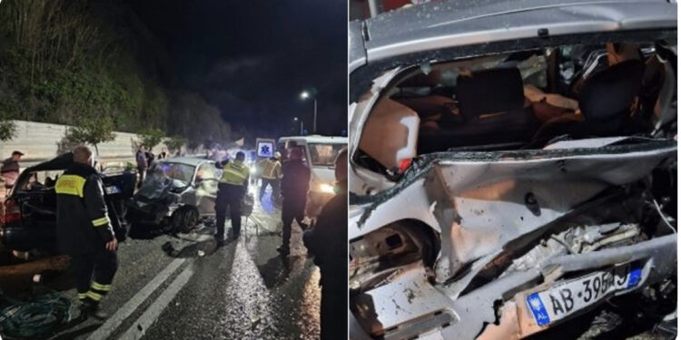 FOTO/ Makinat e bëra “copë” pas përplasjes, pamje nga aksidenti me katër viktima dhe disa të plagosur në Tepelenë