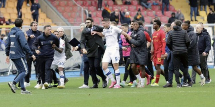 Vjen njoftimi zyrtar, klubi i Serie A shkarkon trajnerin