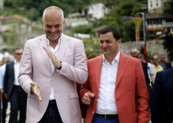 U përfol se mund të drejtonte përkohësisht Himarën, Rama rikthen në skenë Vangjel Tavon, e bën prefekt të Vlorës