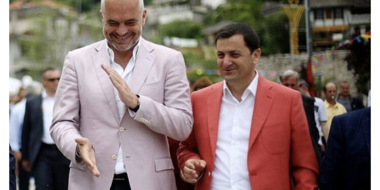 U përfol se mund të drejtonte përkohësisht Himarën, Rama rikthen në skenë Vangjel Tavon, e bën prefekt të Vlorës