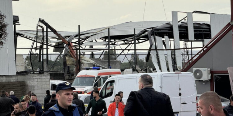 Shpërthimi në Lushnjë, raportohet për 1 të vdekur dhe 4 të plagosur