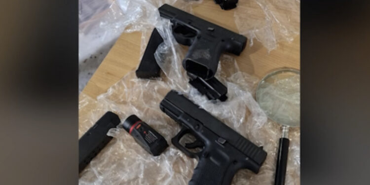 Armë, municione dhe lëndë shpërthyese në Fier, burgosen 3 persona