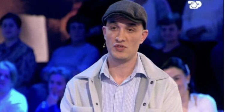 VIDEO/ Jetmiri lahet lakuriq, banorët: Të sheh gjyshja, nëna, motra ime