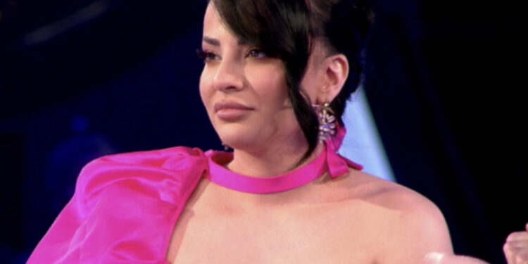 “Na keni çarë…”, revoltohet Sara Gjordeni: Nuk quhesh k*rvë me 4 lidhje! Jeni paguar të flisni keq për mua