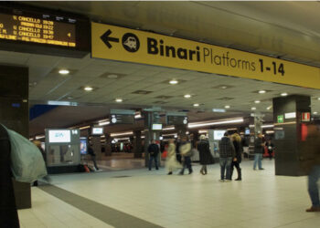 Një shqiptar në kërkim arrestohet në Stacionin Qendror të Napolit, ja si u zbulua nga Policia