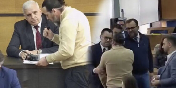 Përplasja në Kuvendin e Prishtinës, asamblisti i LDK-së: Një militant i LVV-së më ka fyer rëndë