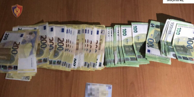 Tentoi të fuste në Shqipëri 20 mijë euro të padeklaruara, e pëson 40-vjeçari nga Kosova