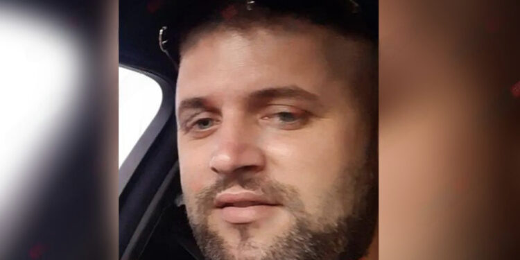 FOTO/ Armët e gjetura në Vlorë, ja kush është i arrestuari